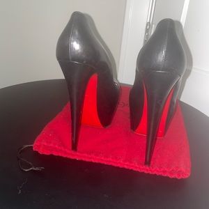 Vintage Daffodile Christian Louboutin